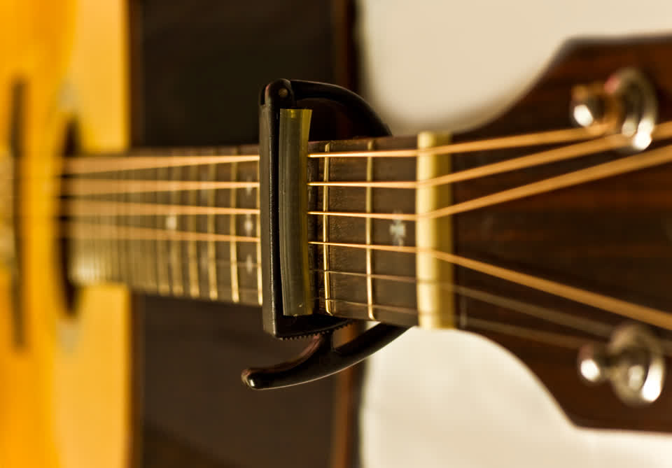 [RS+] How To Use a Guitar Capo Chart SEO ARTICLE - a yoke-style capo